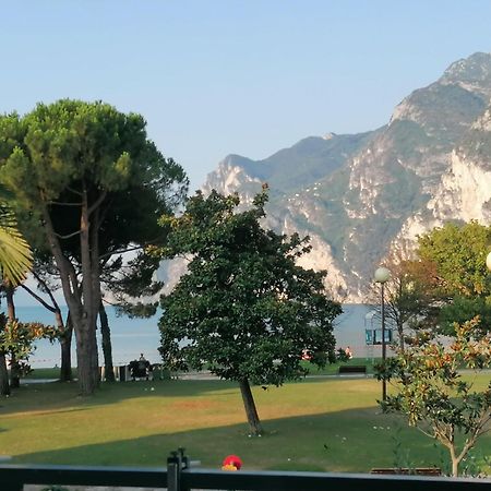 ריבה דל גארדה Terrazza Sul Lago מראה חיצוני תמונה