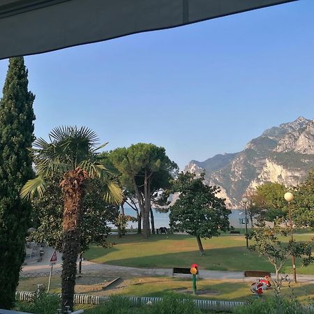 ריבה דל גארדה Terrazza Sul Lago מראה חיצוני תמונה