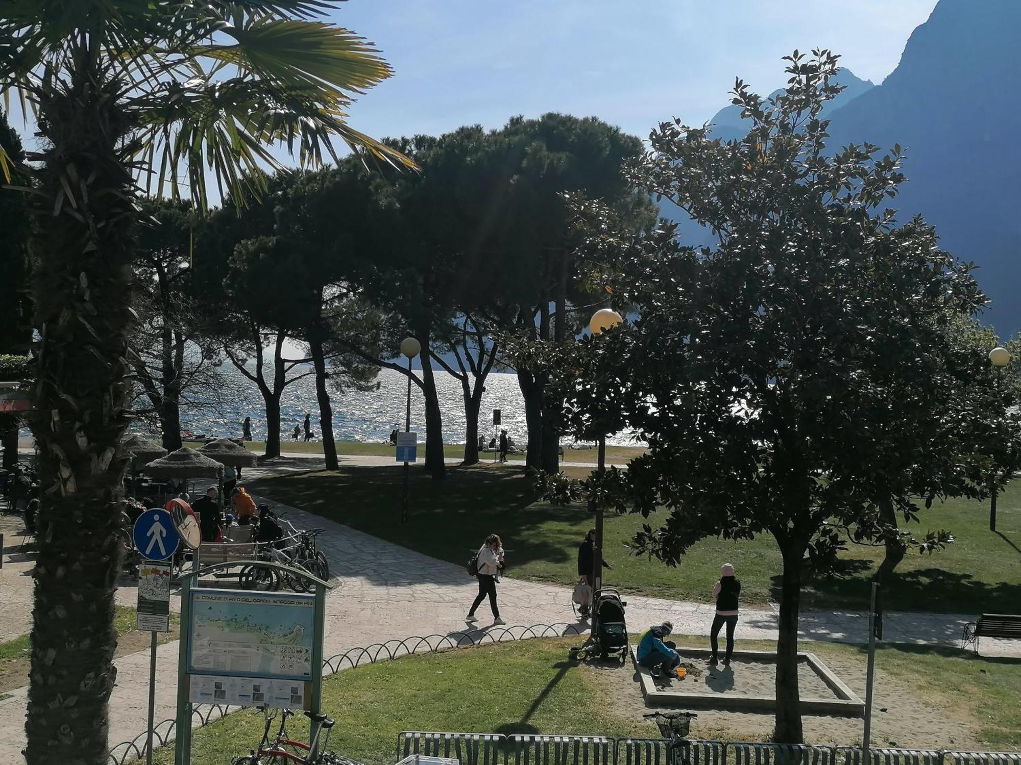 ריבה דל גארדה Terrazza Sul Lago מראה חיצוני תמונה